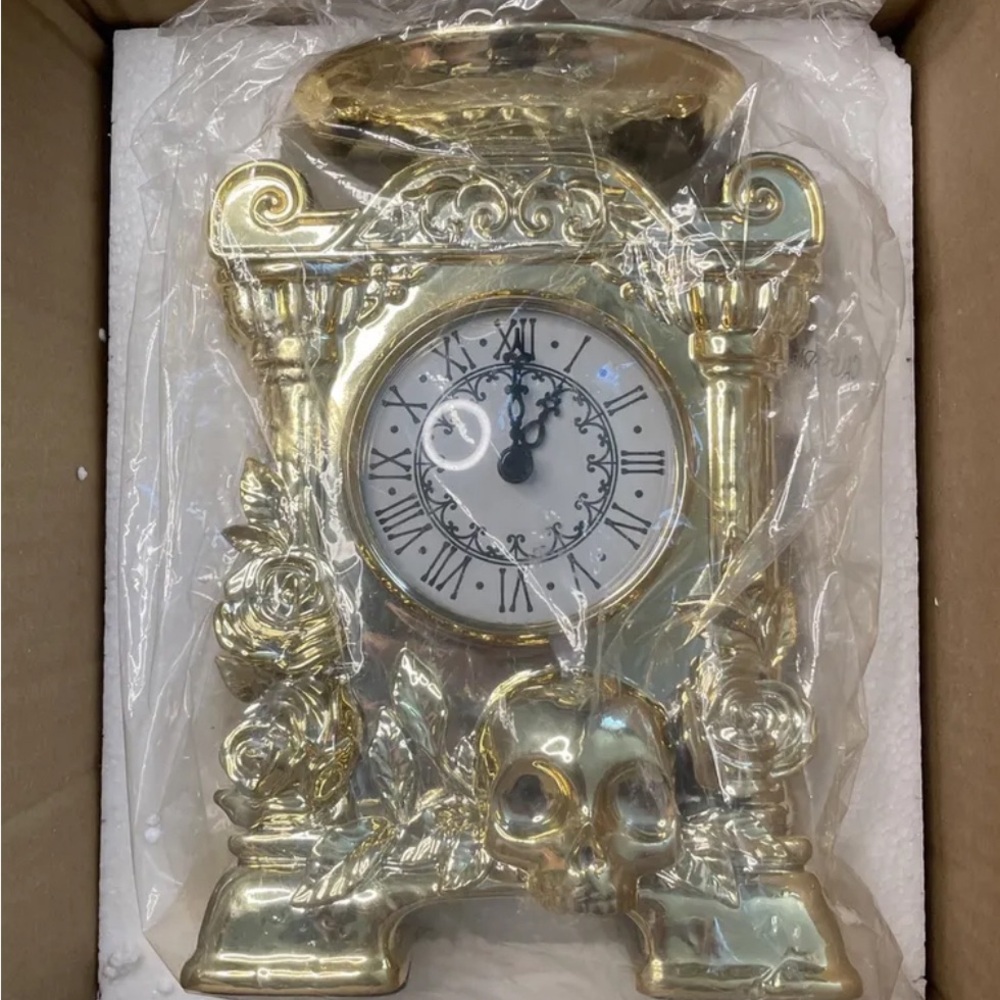 Bath & Body Works Skulls & Roses 3 Wick Candle Holder With Clock